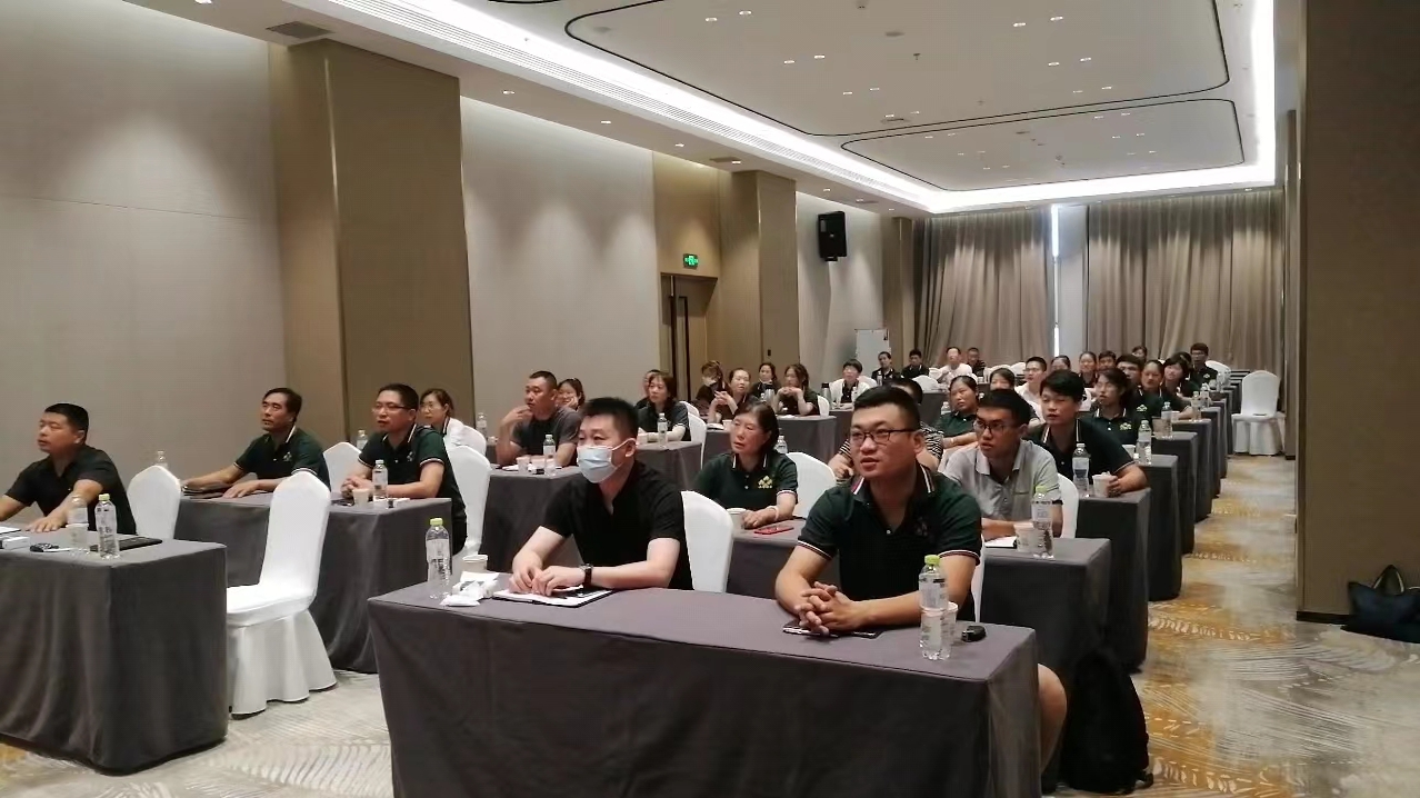 脚踏实地 步履不停——致每一位前行中的奋斗者